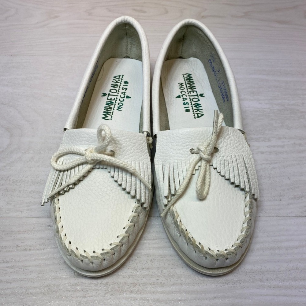 Minnetonka Womens 7 Moccasin Kiltie Fringe White Leather Slip On Loafer Flat 204